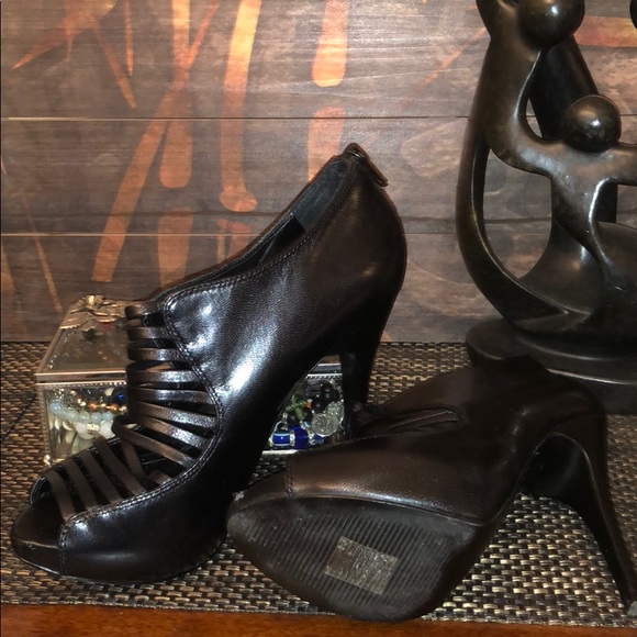 Comfy, Sexy dress up or down heels - Picture 5 of 7